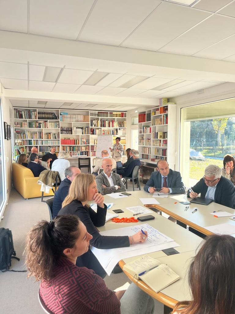 Un momento di discussione durante il Tavolo